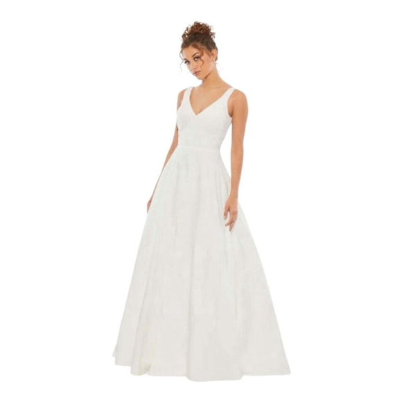 Mac Duggal Gown Size 8 White V-Neck - Picture 2 of 10
